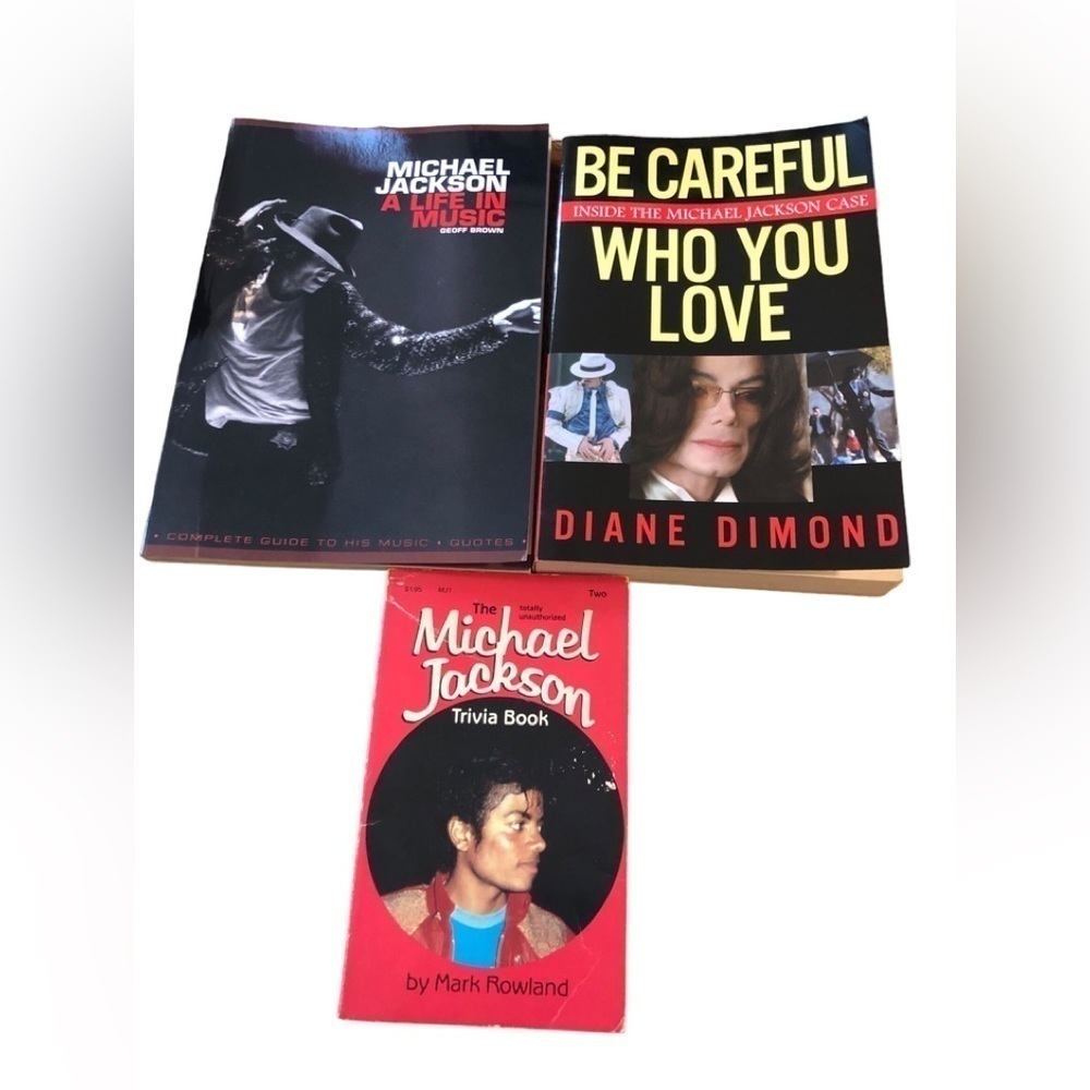 Lot Of 3 Softcover Michael Jackson Collectors  Books A Life In Music MJ Case